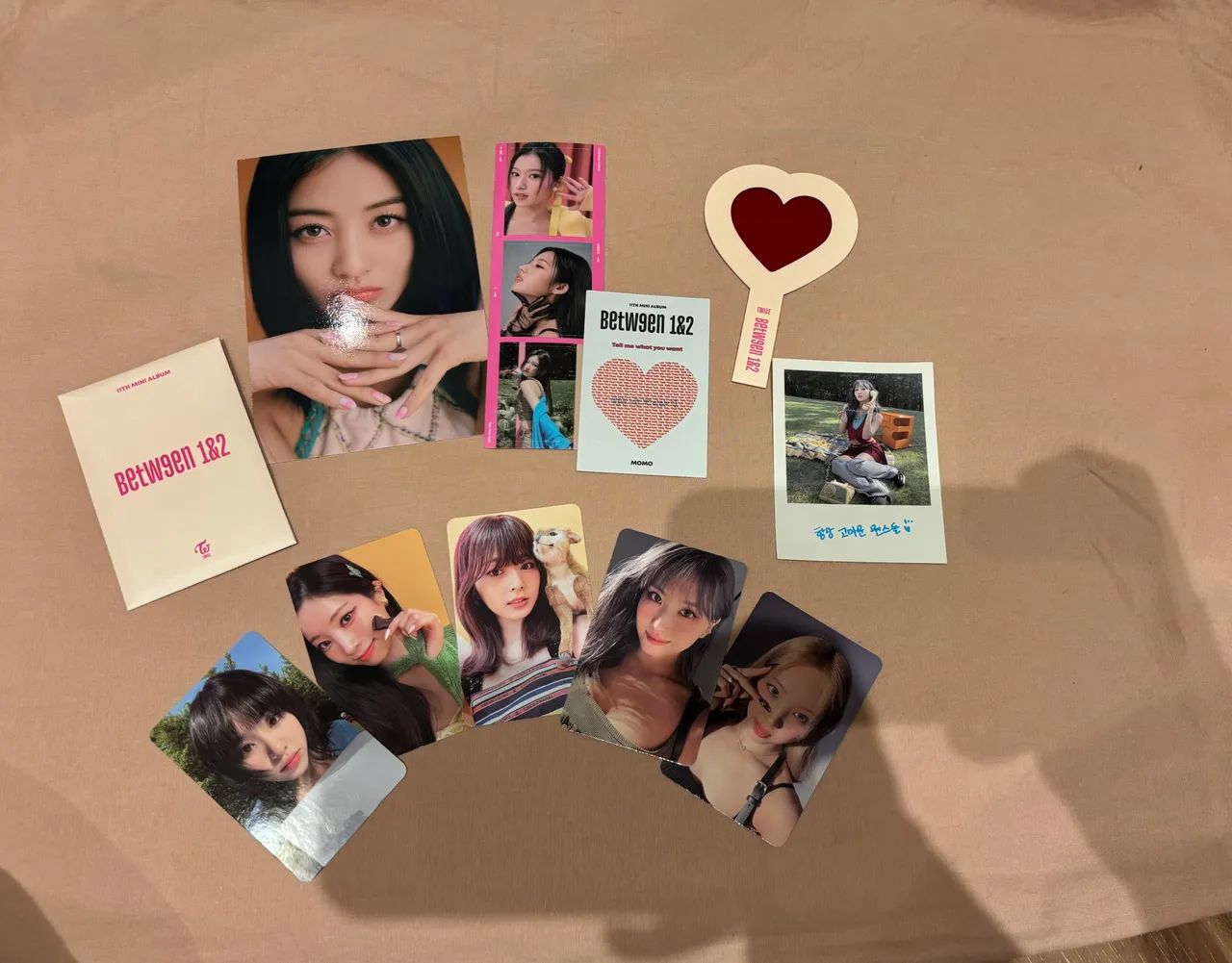 Álbum TWICE k-pop BETWEEN 1&2 original rosa (completo) - Foto 3