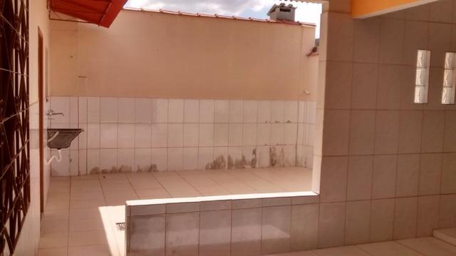 Casa 3 quartos, ótima referência, recém reformada - Foto 2