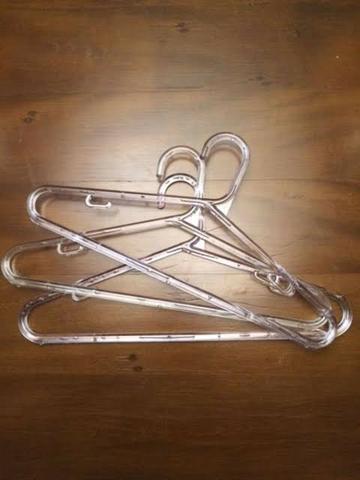 Cabides acrílico com presilhas