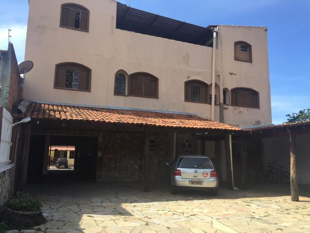 Suíte independente com garagem para 1 pessoa solteira Guará 1