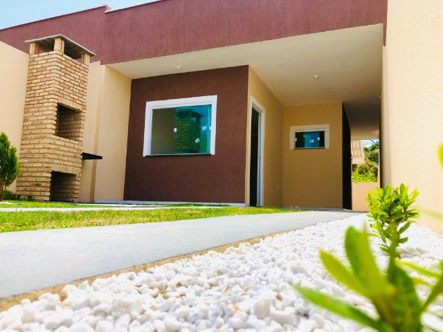 WS casa nova com 3 quartos,2 banheiros,coz.americana,quintal com otima localização