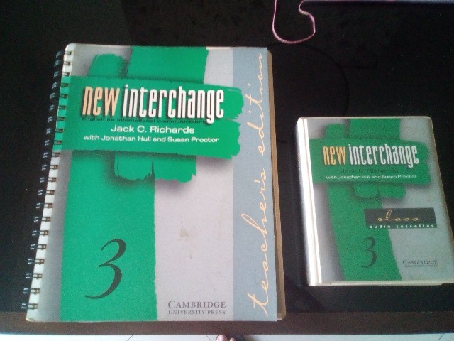 Livro New Interchange Cambridge em perfeito estado mais fitas - Foto 3
