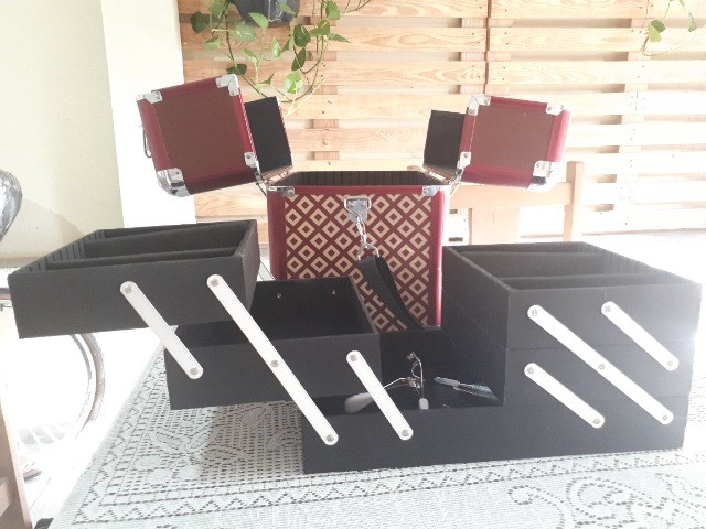 Maleta Grande de Maquiagem Ruby's - Foto 4