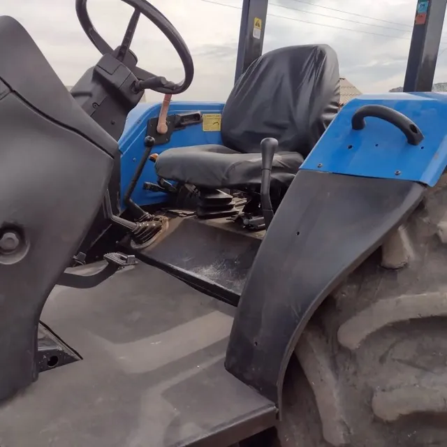 TRATOR NEW HOLLAND (TL85) 4x4