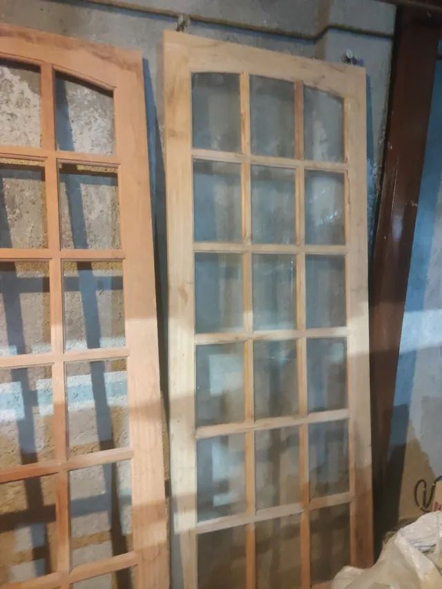 Porta madeira maciça vidrinho - 1 angelim e outra tauari - Foto 2