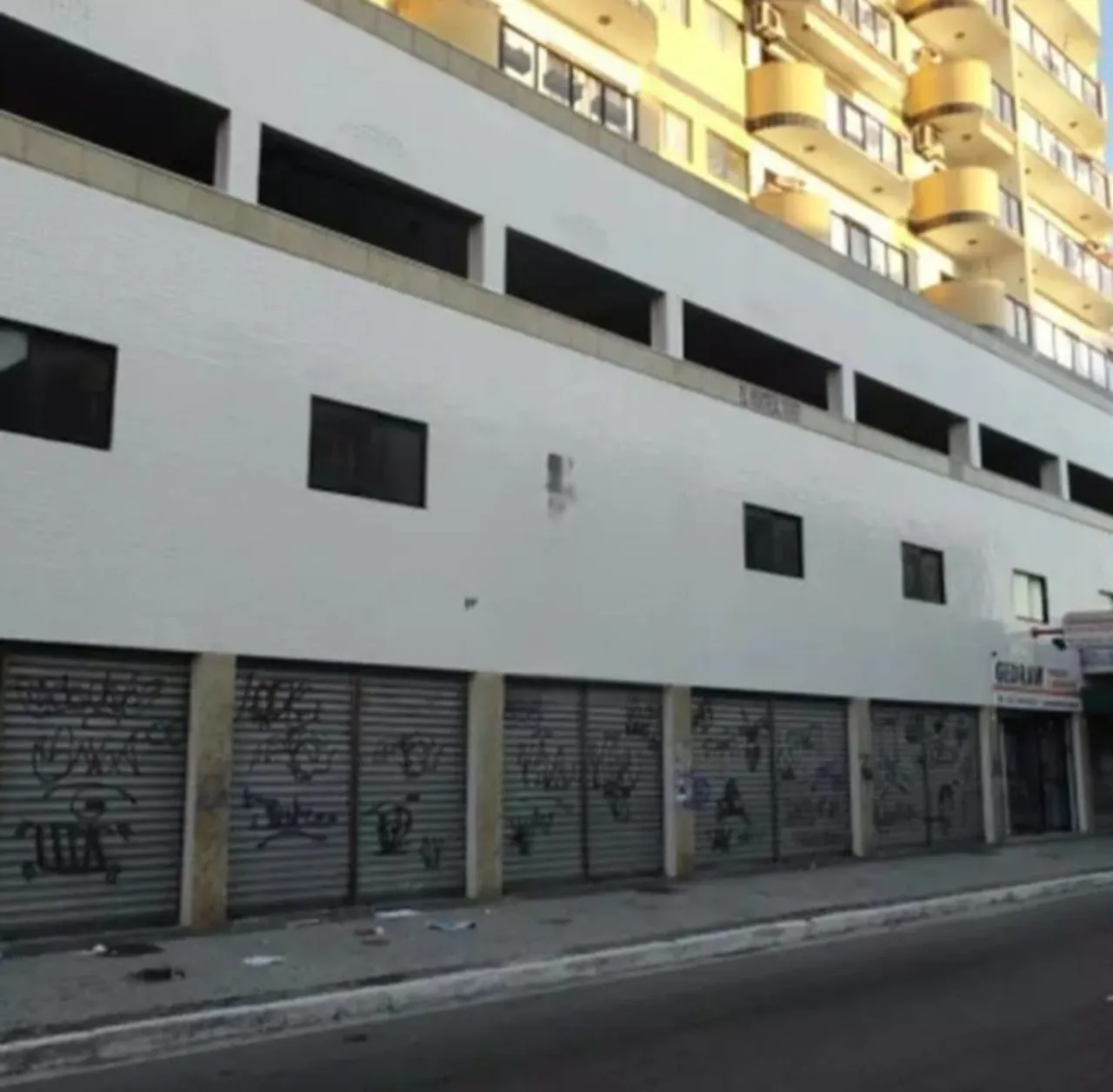Alugo loja Cabo Frio Teixeira e Souza