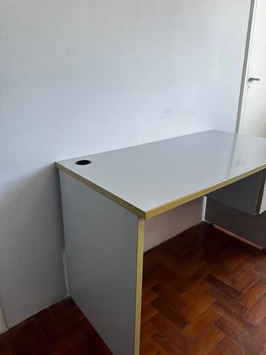 Mesa de escritório com duas gavetas  - Foto 3