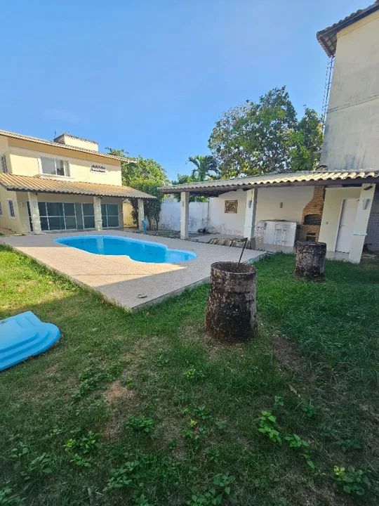 Casa duplex de esquina em condomínio à venda no Eusébio