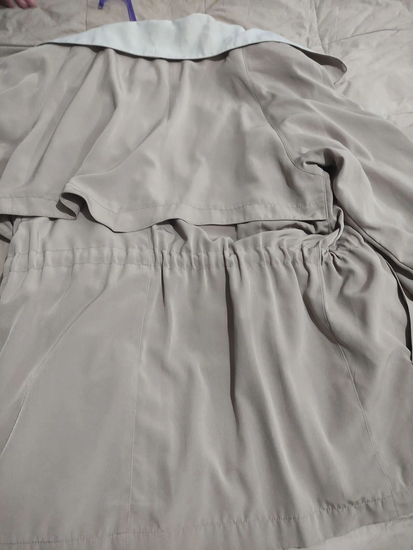 Casaco Feminino Bege com Detalhes em Branco - Foto 2