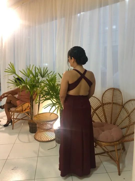 Vestido Longo Bordô com Fenda - Foto 2