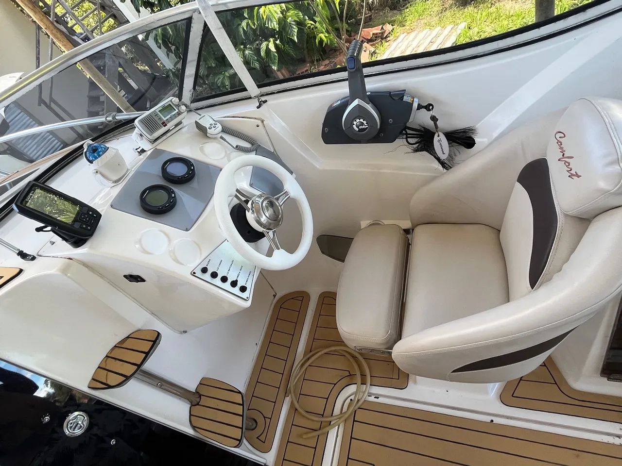 Lancha Ventura Cabin Comfort 215 - 22 Pés - Cabinada - Impecável - Revisada - Foto 4