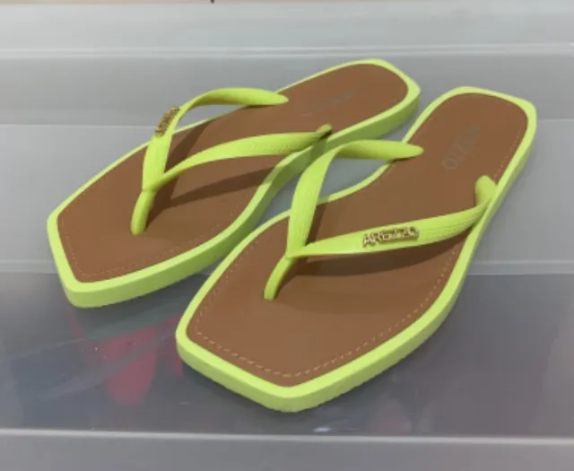 (AREZZO 33-34) Chinelo Arezzo Bico Quadrado Amarelo Neon