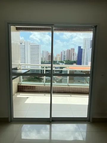 Porta de correr de vidro, com duas folhas, com esquadria de alumínio na cor branca 