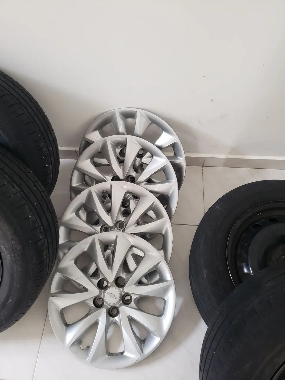 4 pneus completos aro 16 com carlotas 700 reais
