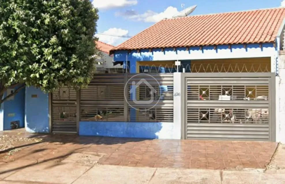CASA COM 2 DORMITORIOS E 1 SUITE
