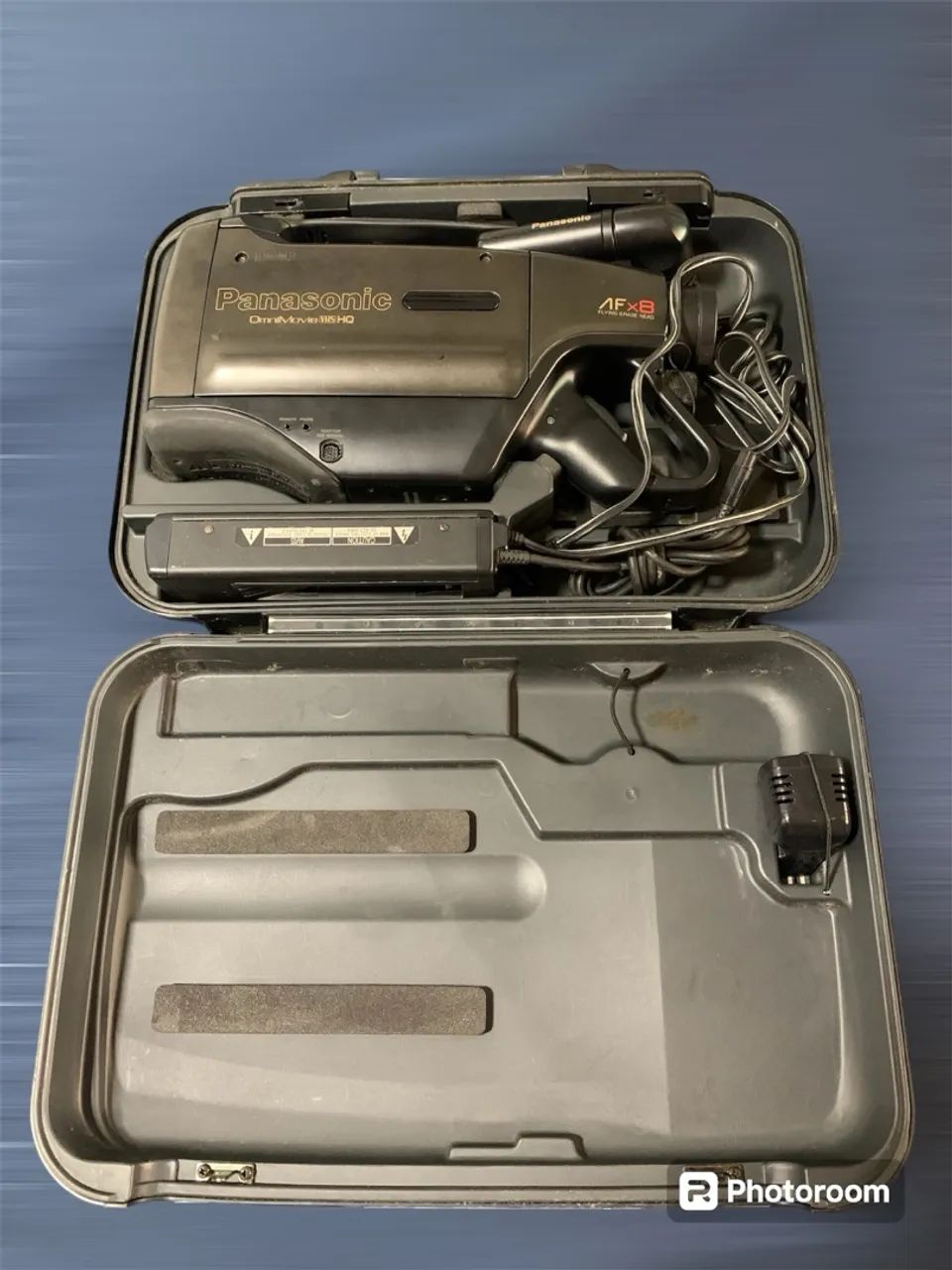 Filmadora Panasonic OmniMovie VHS com Visor Colorido e Zoom de 12x - Foto 2