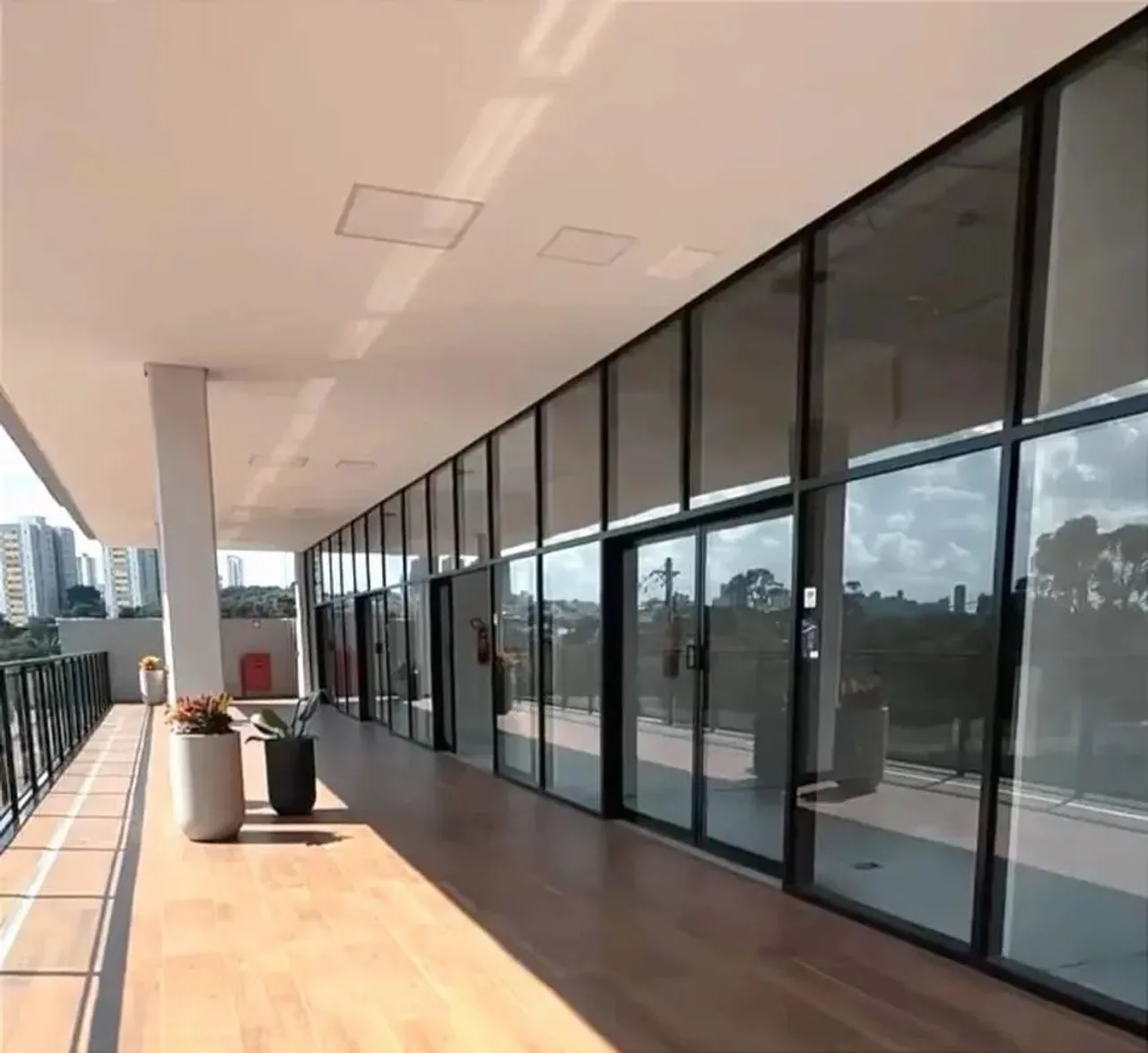 Sala comercial para locação na galeria do Pluri, Bauru