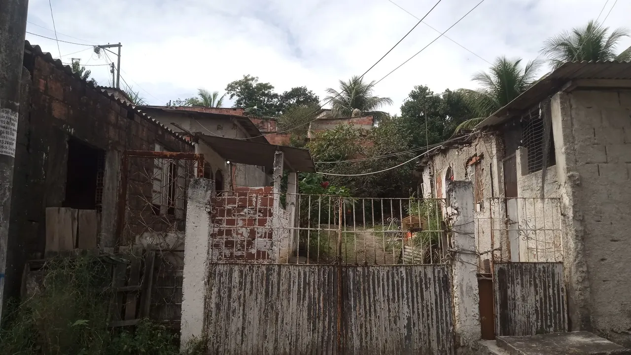 Casa+4kitnets e 2lojas em SAO GONÇALO