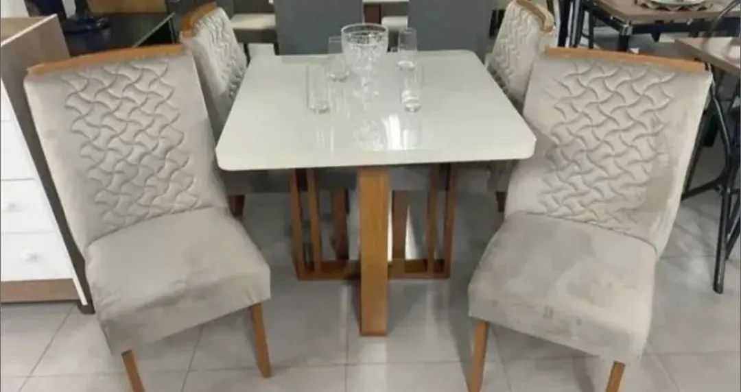 Mesa de jantar Sofia com 4 cadeiras 90x90 com vidro 