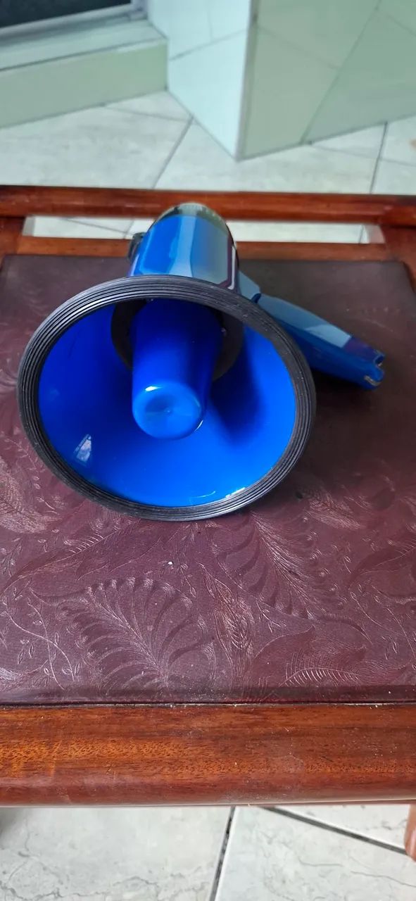 Battery-powered megaphone. Batteries not included.64617707776769122