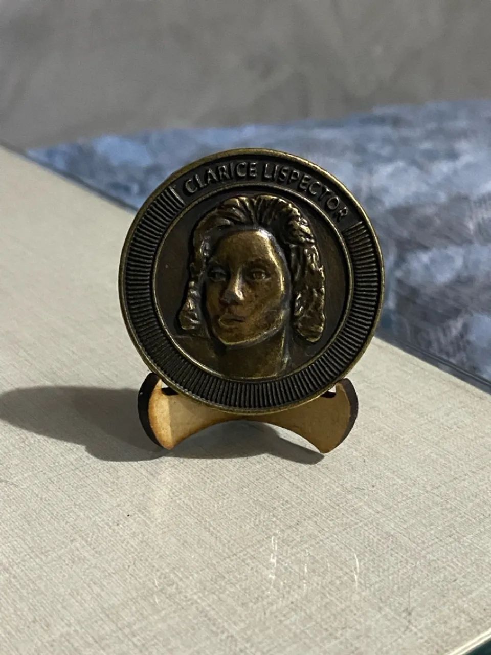 Medalhão TAG Clarice Lispector - Colecionável 