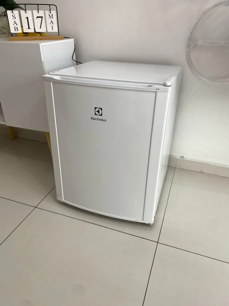 Frigobar Electrolux RE 80