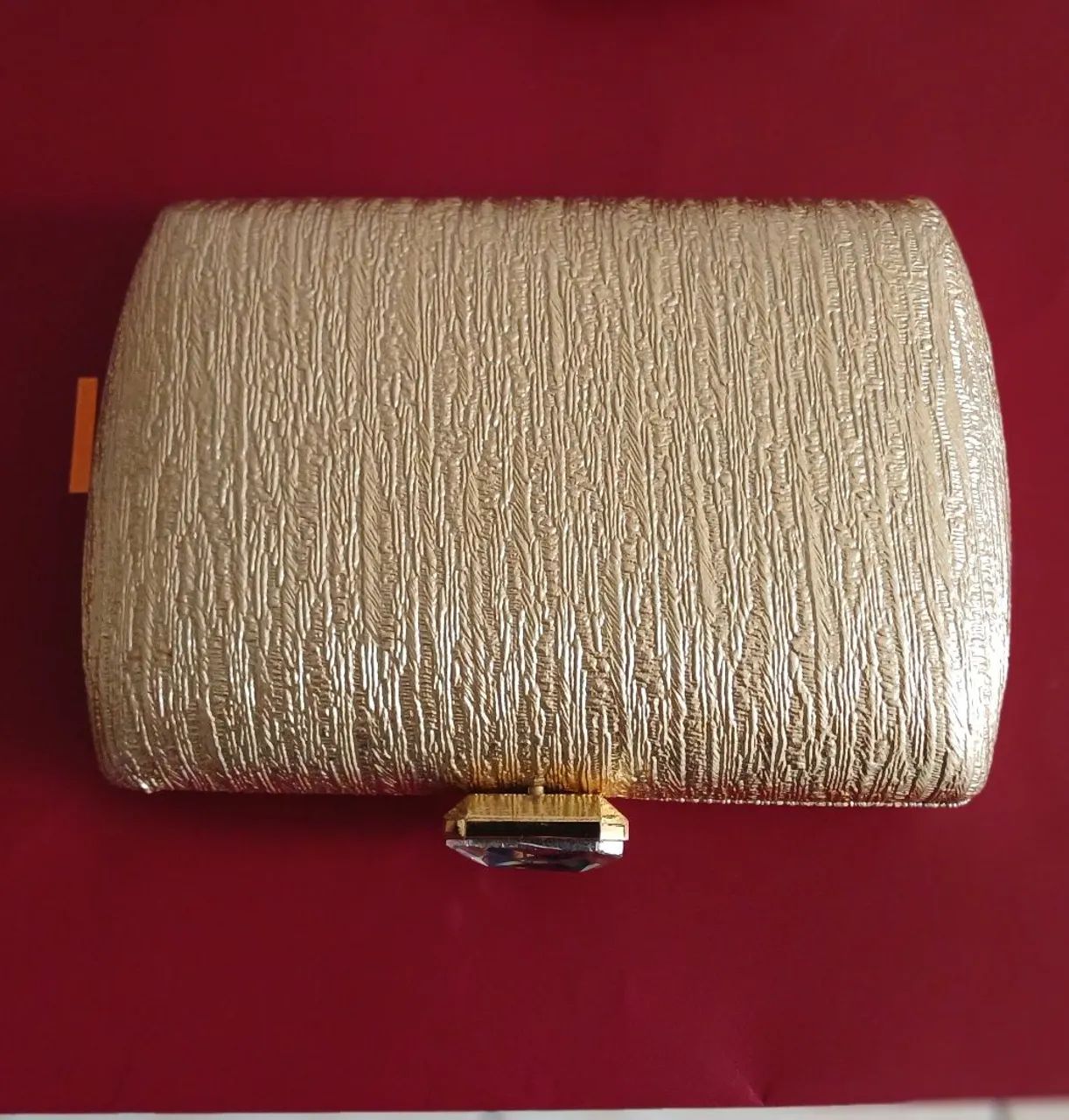 Clutch Dourada com Detalhe em Strass - Foto 2