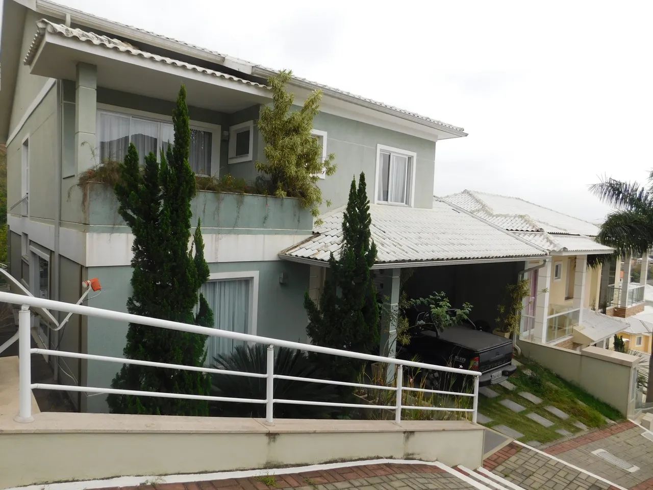 CASA TRIPLEX DE 400M² NO MELHOR CONDOMÍNIO DE NOVA IGUAÇU/RJ Caracteres