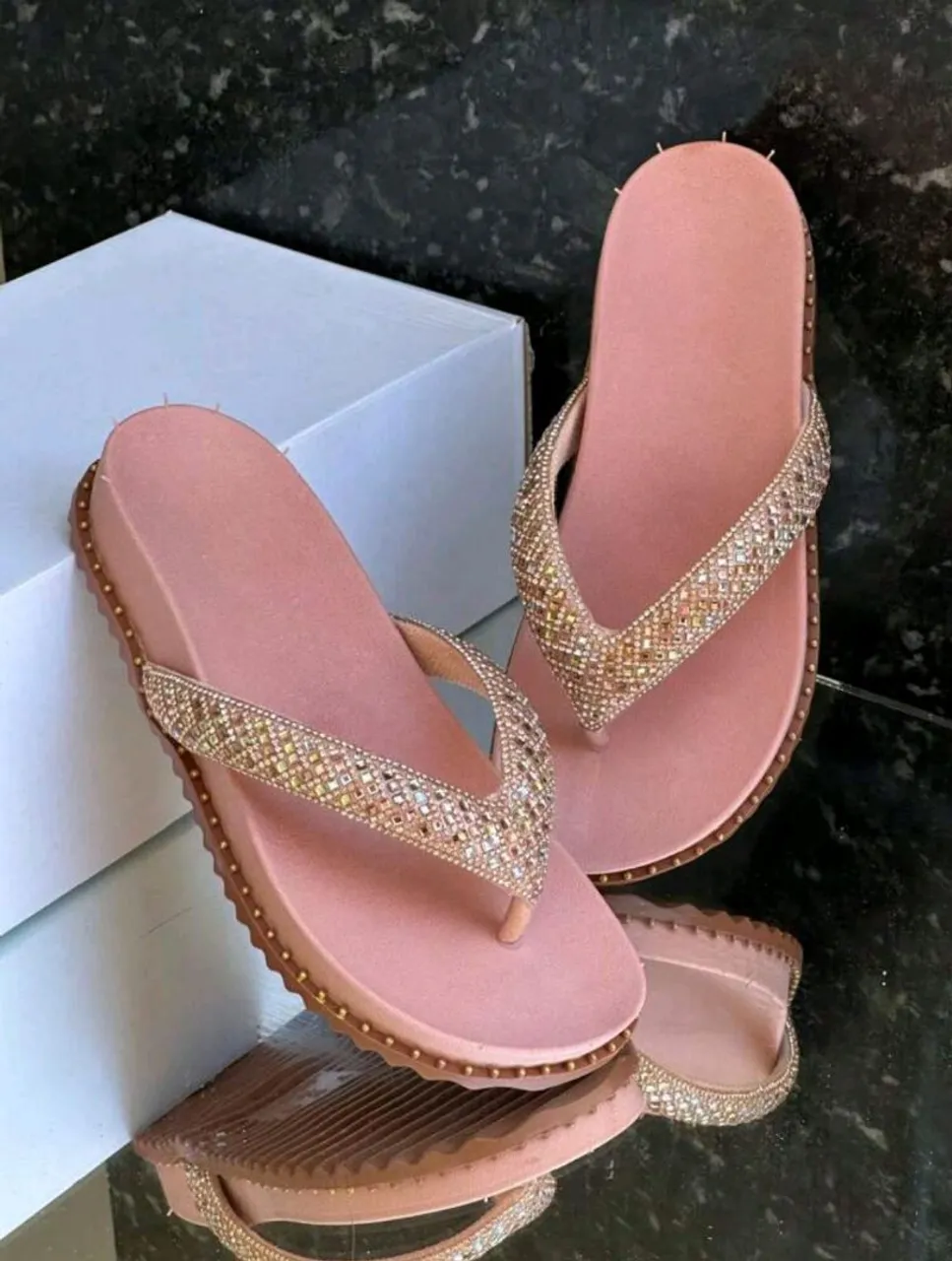 Chinelo Feminino Rosa com Strass - Elegância e Conforto