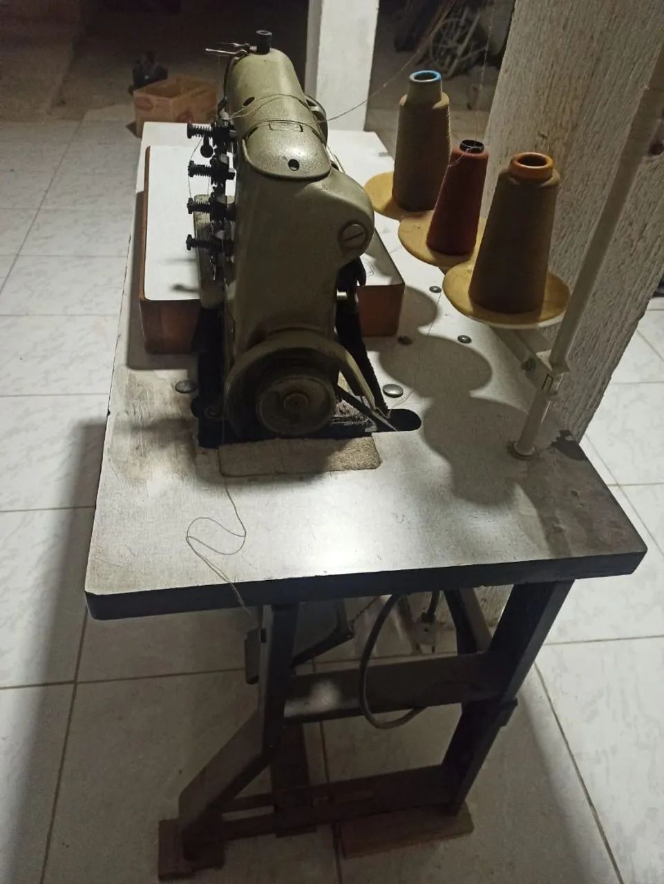 Vende-se Máquina Galoneira Antiga pouco usada. - Foto 2