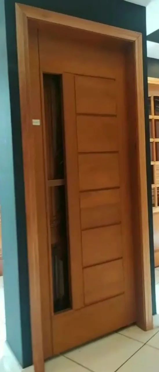 Linda porta de madeira maciça (nova)