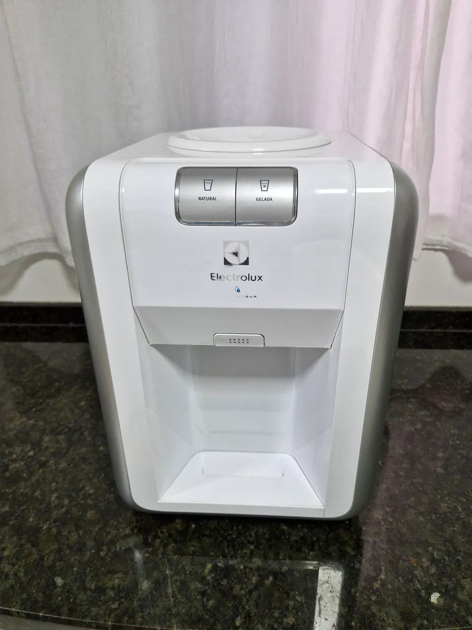 Bebedouro electrolux modelo WD20C turbo acqua fresh. 