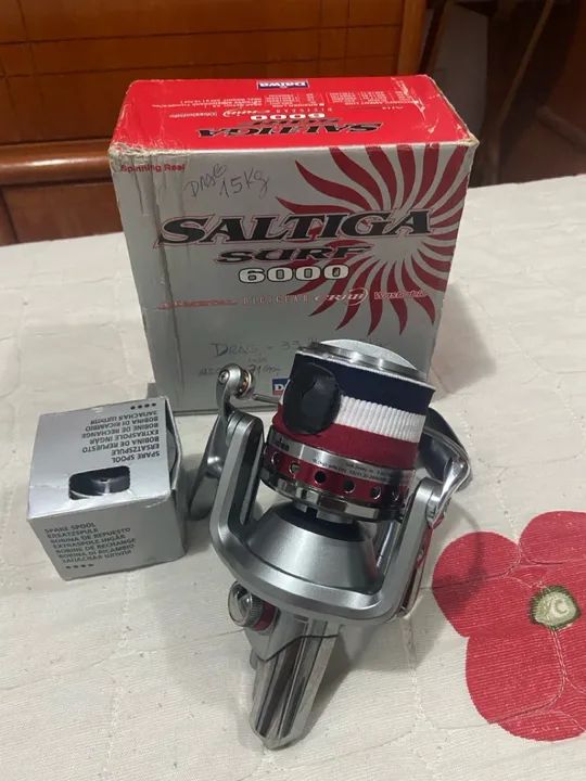 Molinete de Pesca Daiwa Saltiga Surf 6000 - Foto 6