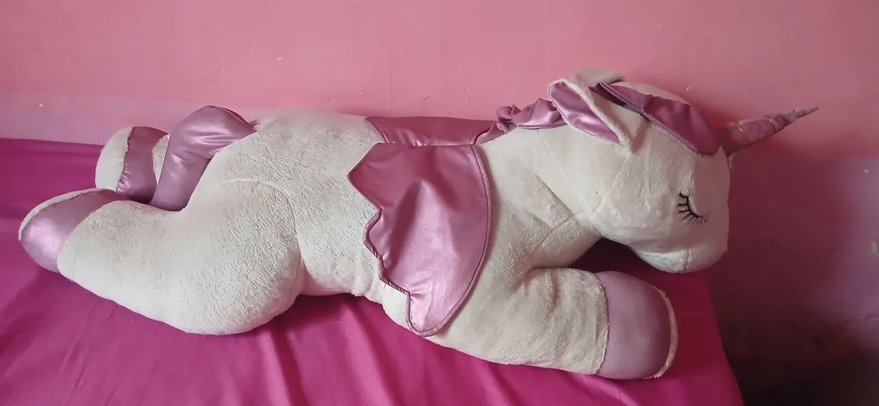 Unicórnio de pelúcia 