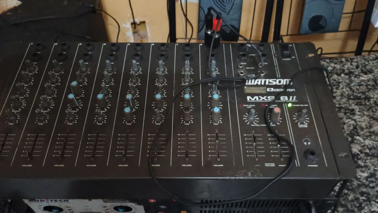 Mesa de Som Watson MXS 8II