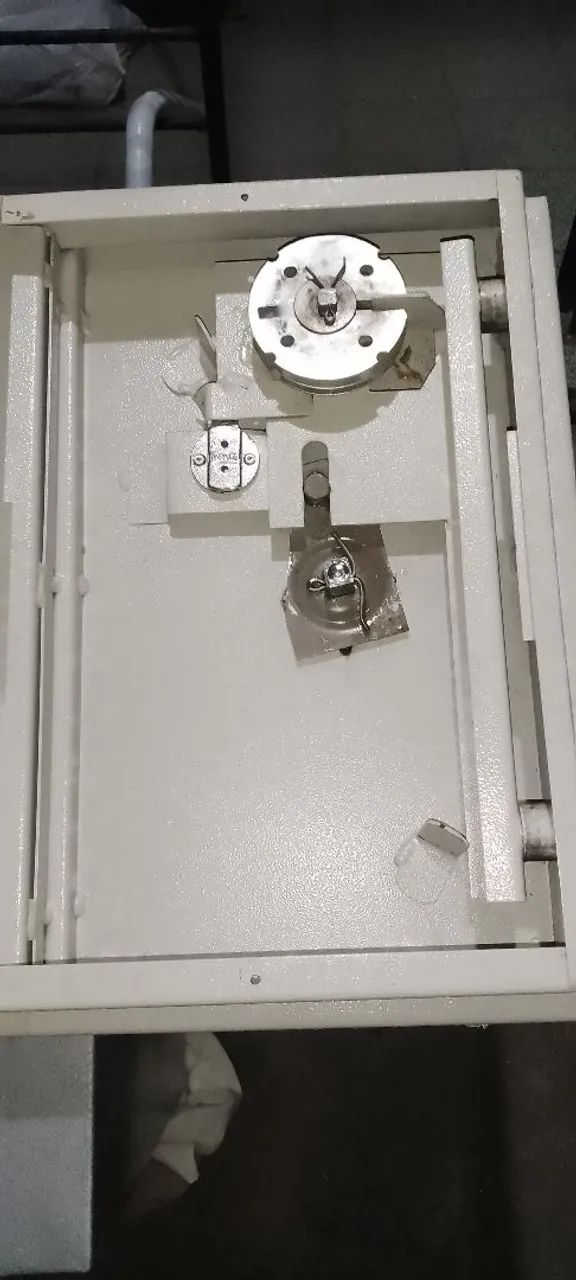 Manutenção em cofre mecânico