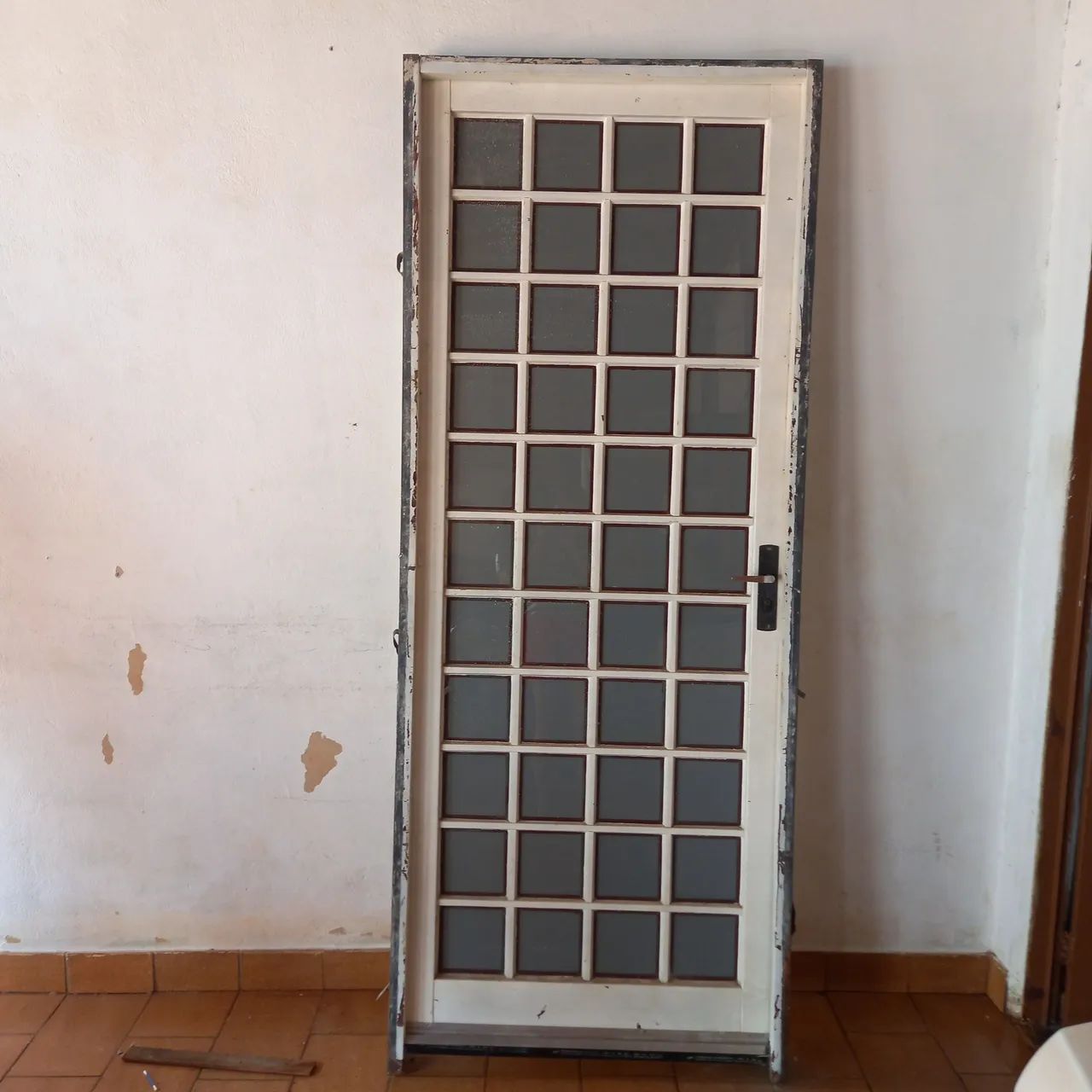 Vendo uma porta de  ferro  64840780065921121