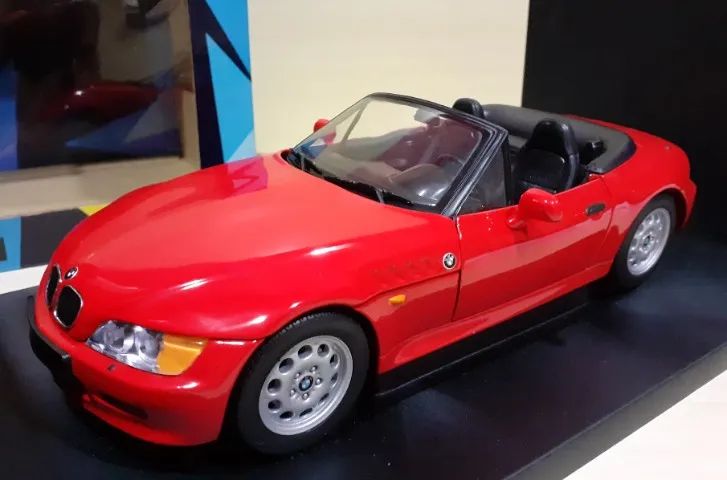 Miniatura Bmw Z3 Roadster 1/18 UT Models na caixa - Hobbies e