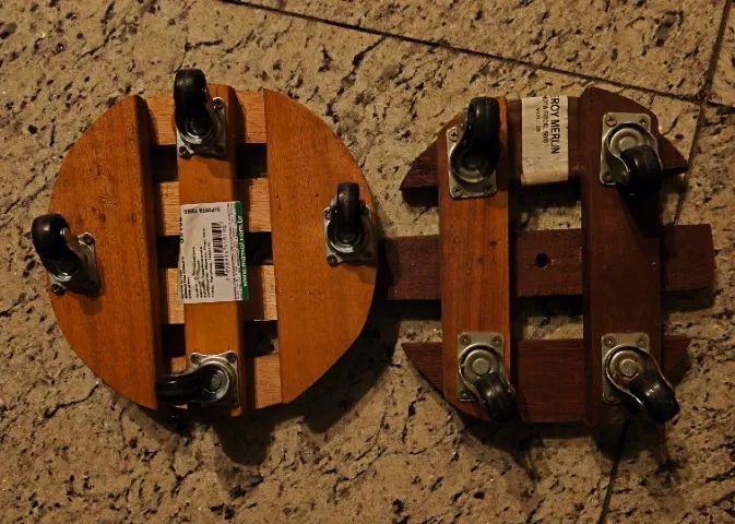 2 Suportes Para Vaso De Planta Redondo Com Rodinhas 22 Cm - Foto 3