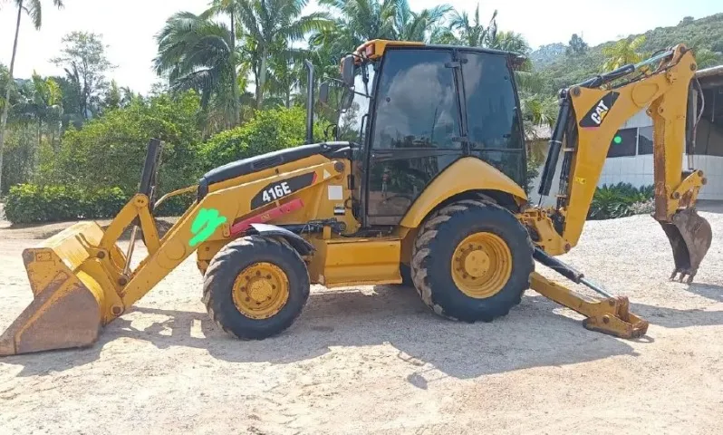 Retroescavadeira Caterpillar 416E 2013