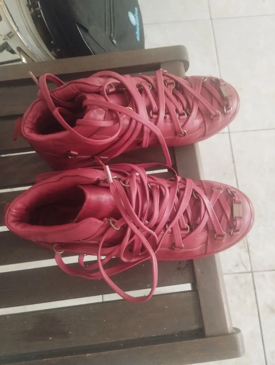 Tênis Vermelho de Couro