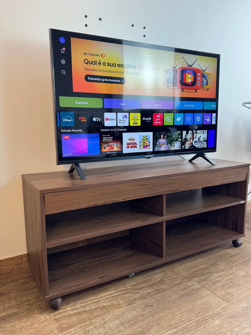 Conjunto Artely. Rack 1,17m + painel 1,19m. Bonito e bem cuidado - Foto 4