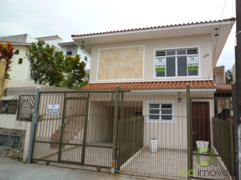 ALUGA-SE CASA COM ÓTIMA LOCALIZAÇÃO NO BAIRRO BELA VISTA