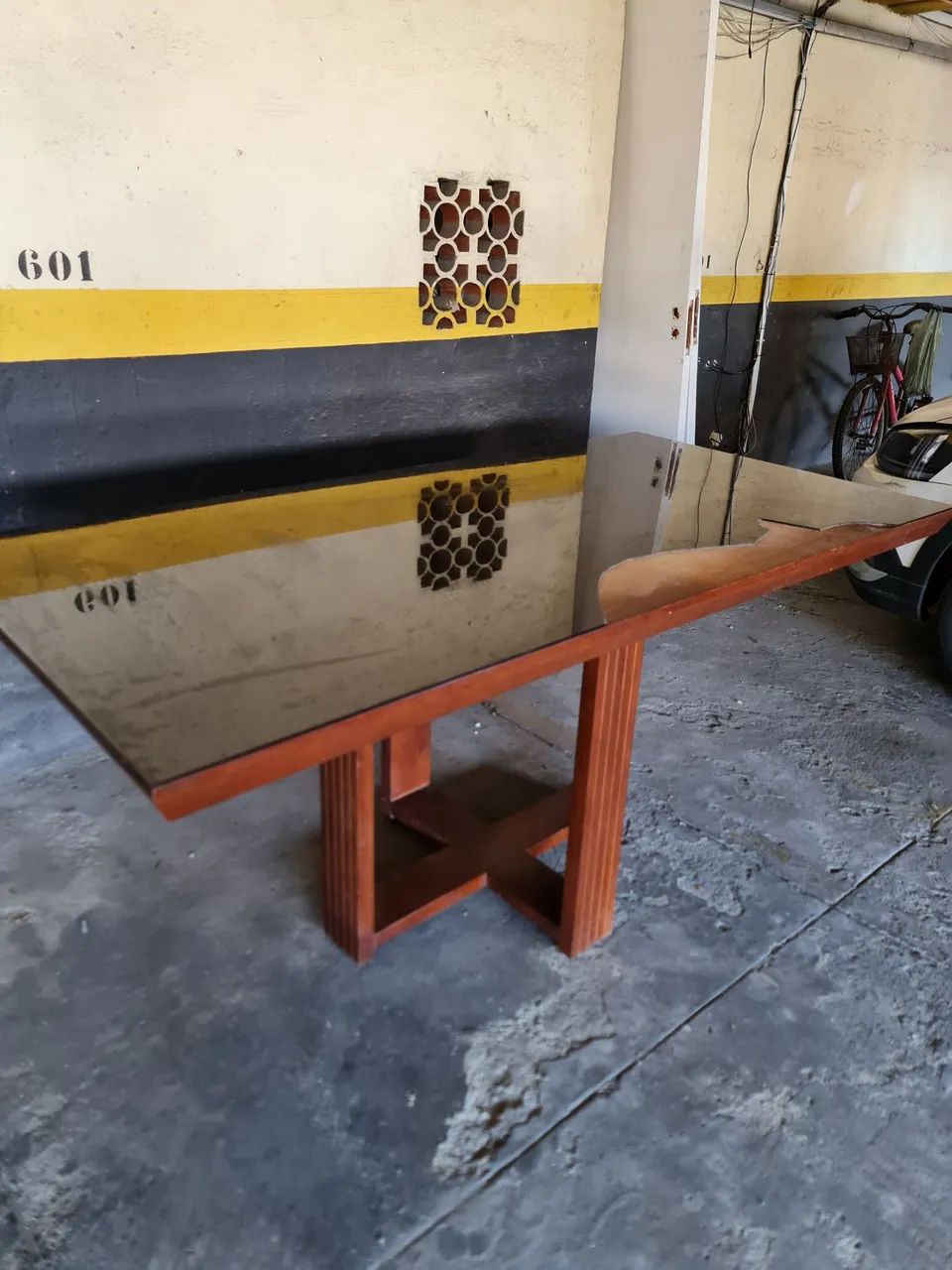 Mesa de madeira maciça 