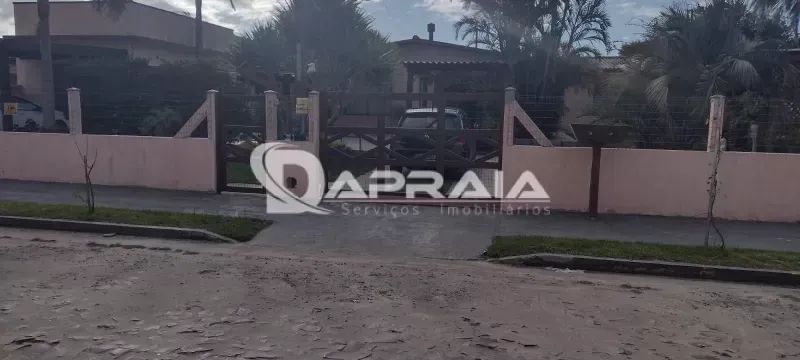 Casa Ampla em Dois Terrenos com Piscina e Anexo - Foto 2