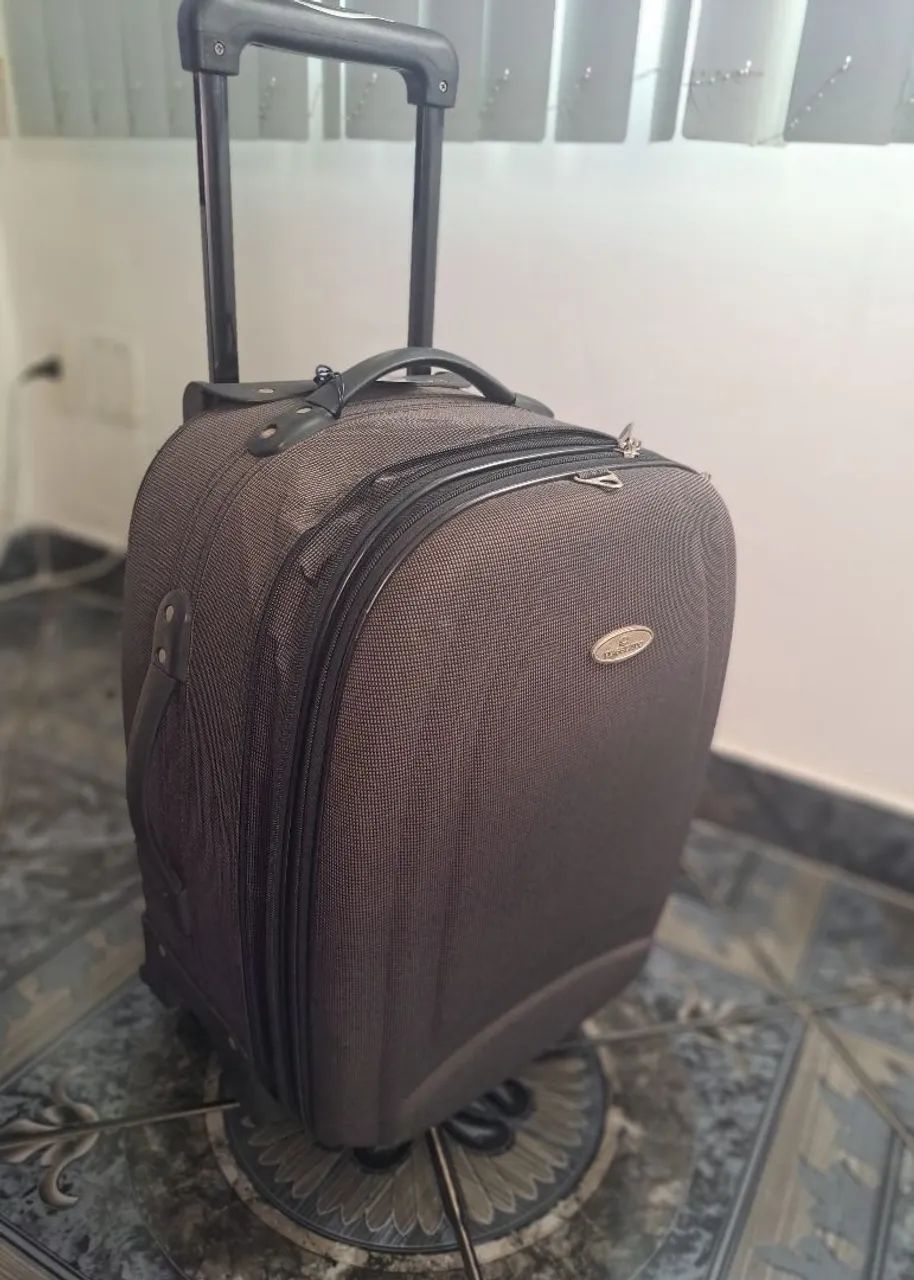 Mala de viagem cinza tam media com alça e rodinhas - Foto 3