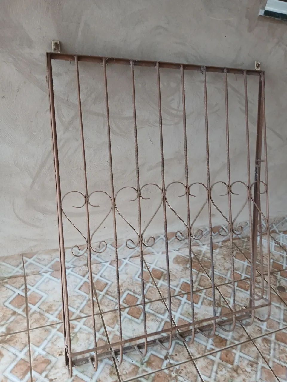 Grade de proteção em ferro para janelas e porta ja com caxilio porta 80 por 10 - Foto 3