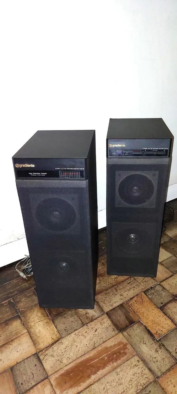 2 pares de caixas de som Gradiente SAS-30
