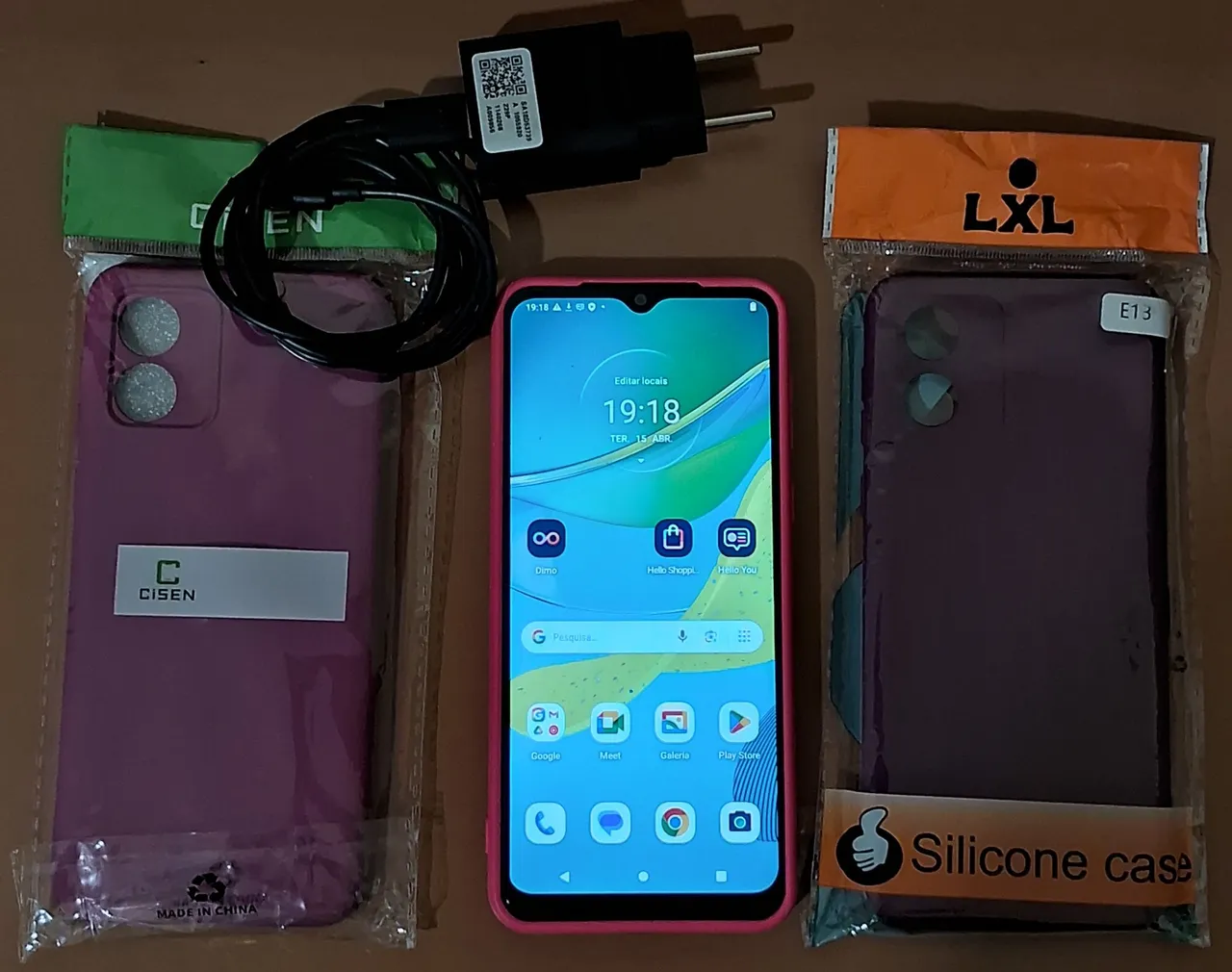 Moto E13.