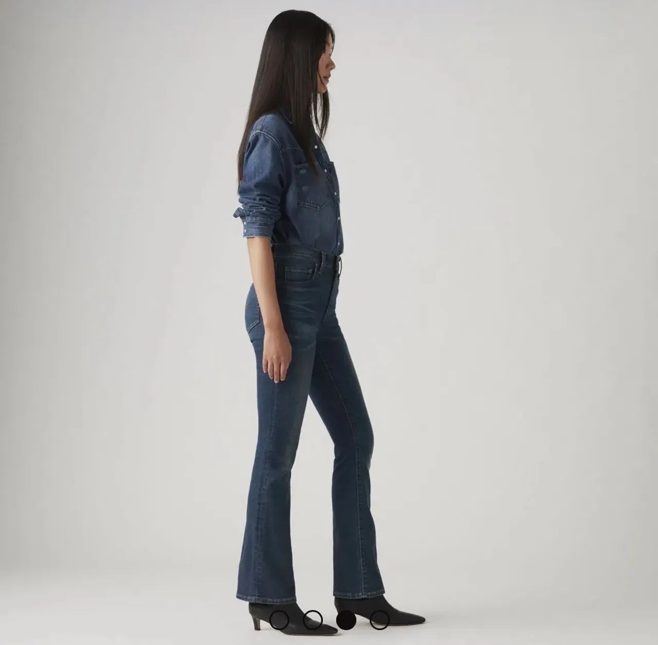 2 Calças Jeans Levis 725 High Rise Bootcut (46/48) - Foto 4
